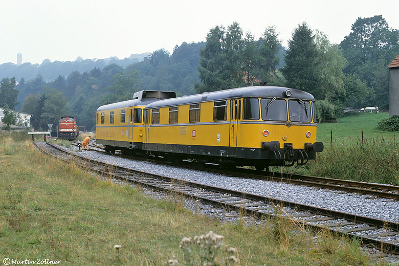 Begegnung DB-Gleismesszug 725 ⁄ 726 004 mit WLE 31, Rüthen, 11.09.1991